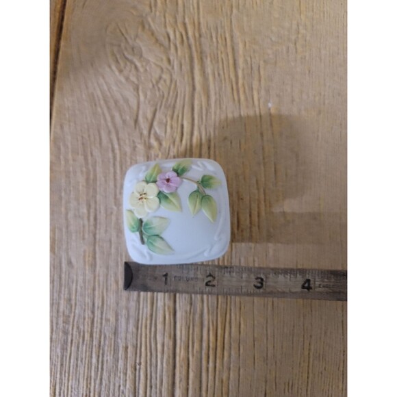 Norcrest Porcelain Trinket Box - Picture 4 of 6